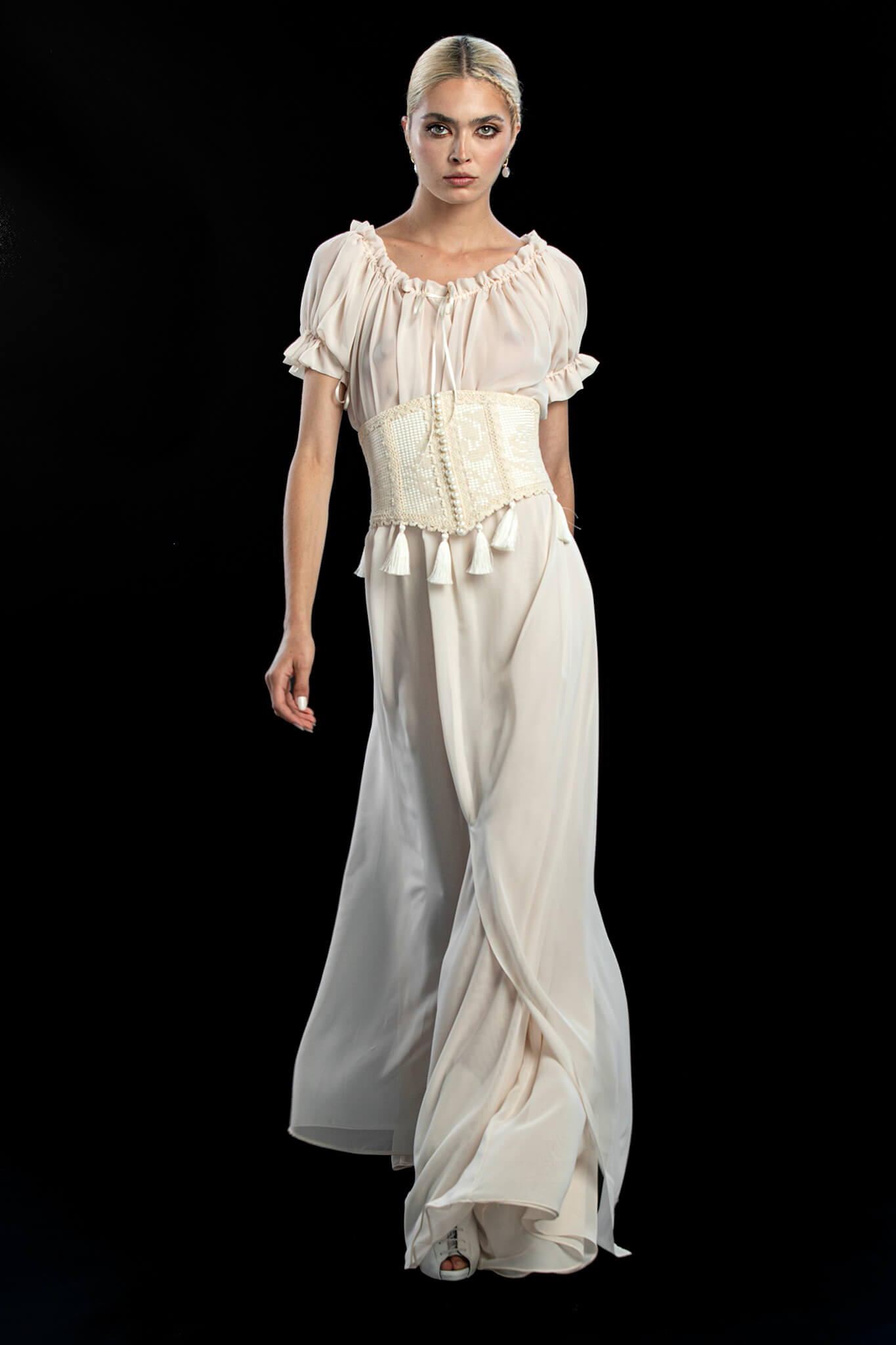 rochie-din-voal-cu-brau-tip-corset-broderie-din-bumbac-de-inspiratie-traditionala-1-colectia-sfera-by-aida-lorena-atelier